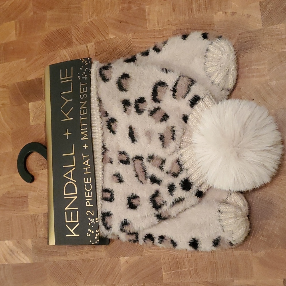 Kendall + Kylie hat and mittens